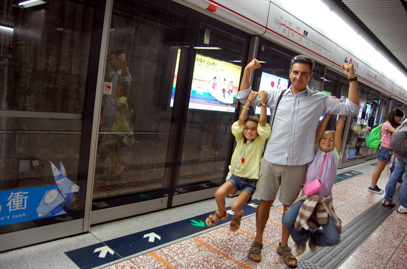 032909 HK calle peces 016