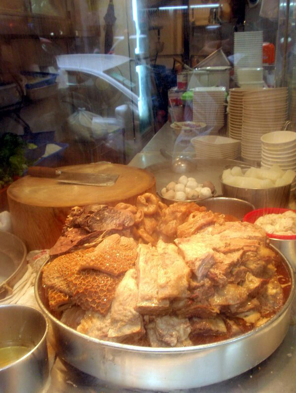 032909 HK calle peces 034