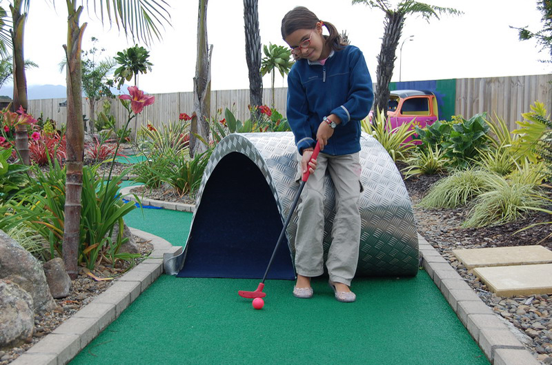 021409 Whitianga minigolf 8x6 003