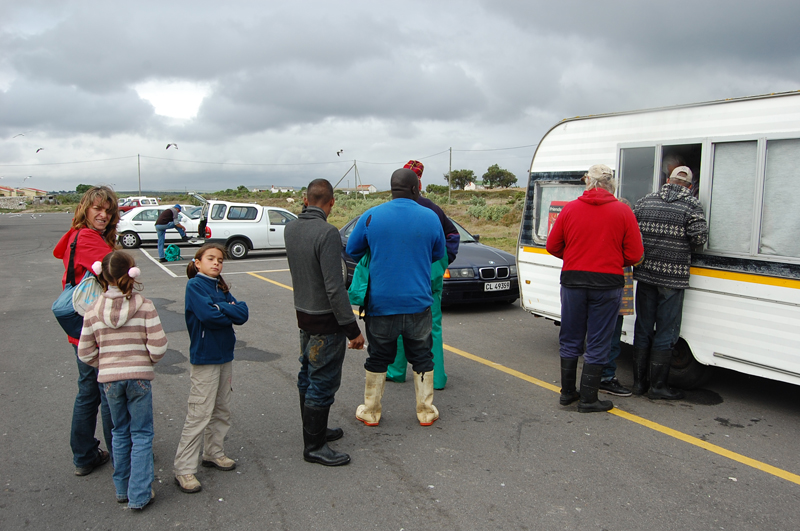 Llega el pescado 0743