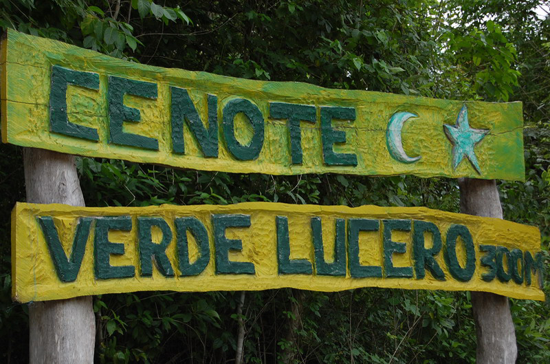 En el cenote Verde Lucero  078