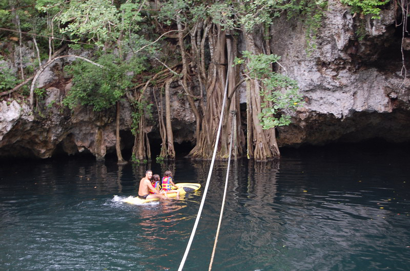 En el cenote Verde Lucero  080