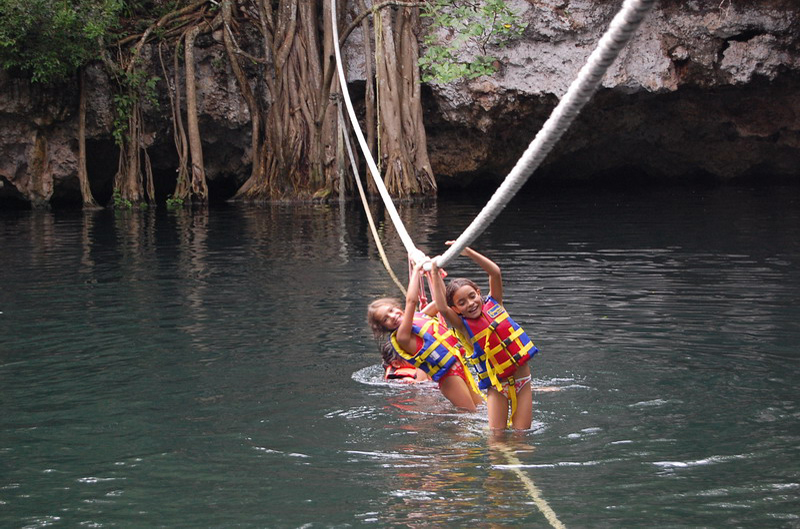 En el cenote Verde Lucero  087