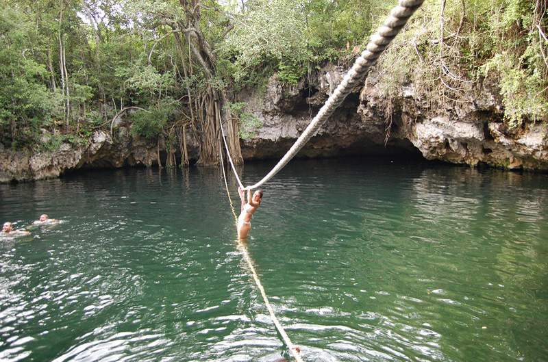 En el cenote Verde Lucero  090